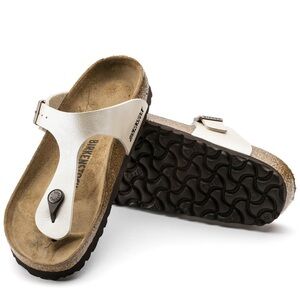 NWOT Birkenstock Gizeh sandals